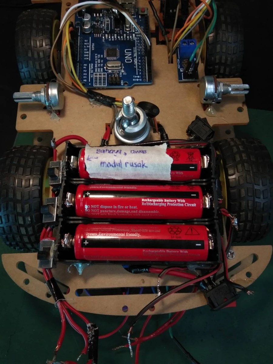 Chassis electronics: Arduino Uno, potentiometers, and a three-cell Li-ion battery pack