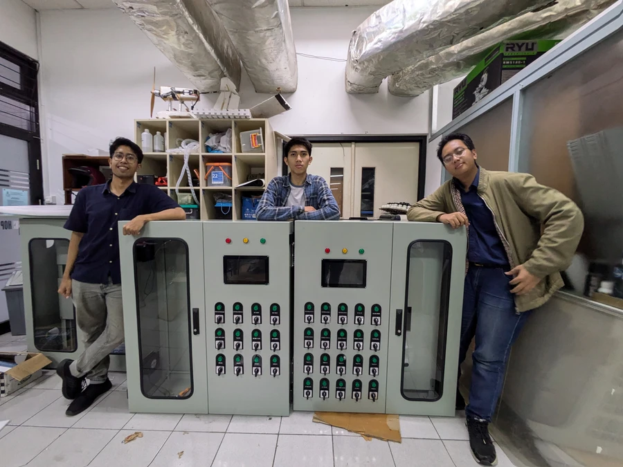 The team with the finished panels before delivery